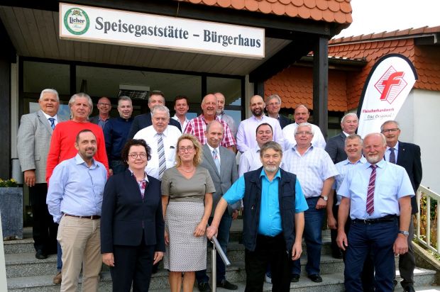 Eine starke Truppe: Landesinnungsmeister und DFV-Vizepräsident Eckhart Neun (vorn rechts) mit den Spitzen des Fleischerverbands Hessen. Eine starke Truppe: Landesinnungsmeister und DFV-Vizepräsident Eckhart Neun (vorn rechts) mit den Spitzen des Fleischerverbands Hessen.