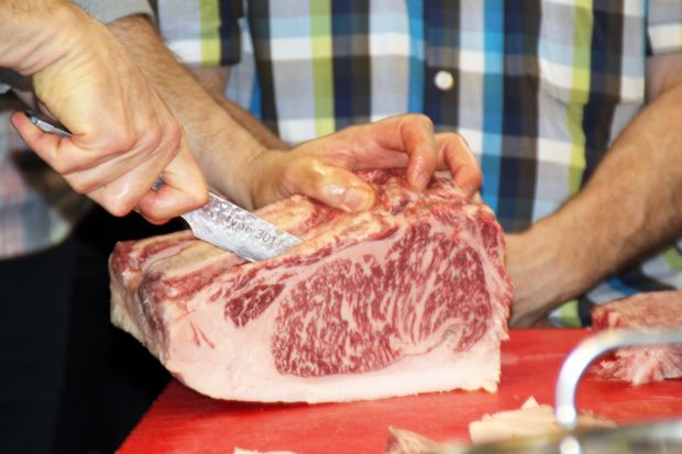 Top-Steaks oder Super-Schinken: In der Fortbildung zum Fleischsommelier erfuhren die Teilnehmer alles über das edle Produkt, von Dry-Aged-Reifung über trendige Cuts bis zu Ernährung und Marketing. Top-Steaks oder Super-Schinken: In der Fortbildung zum Fleischsommelier erfuhren die Teilnehmer alles über das edle Produkt, von Dry-Aged-Reifung über trendige Cuts bis zu Ernährung und Marketing.