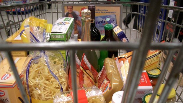 Die sinkenden Umsätze zogen sich über Inlands- und Auslandsgeschäft gleichermaßen. Die sinkenden Umsätze zogen sich über Inlands- und Auslandsgeschäft gleichermaßen.