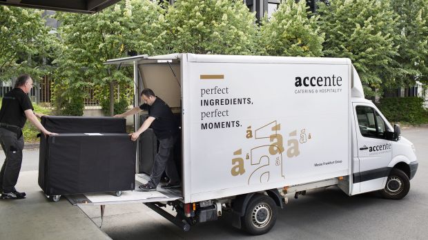 Bis zum Start der IAA wird das neue Logo an der ganzen Flotte zu sehen sein. Bis zum Start der IAA wird das neue Logo an der ganzen Flotte zu sehen sein.