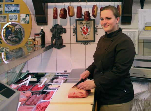 Weiß, was sie will: Lena Michaelis gehört zu den zehn besten Jungmeistern im Raum Rhein-Main. Jetzt überlegt sie, noch den Betriebswirt des Handwerks dranzuhängen. Weiß, was sie will: Lena Michaelis gehört zu den zehn besten Jungmeistern im Raum Rhein-Main. Jetzt überlegt sie, noch den Betriebswirt des Handwerks dranzuhängen.