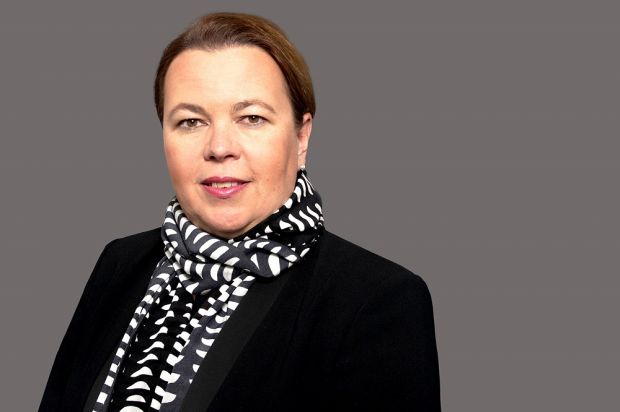 Ministerin Ursula Heinen-Esser (CDU) sieht die landwirtschaftliche Nutztierhaltung als ein integriertes Gesamtsystem, das Tierschutz, Umwelt- und Klimaschutz und Nachhaltigkeit berücksichtigt.
Ministerin Ursula Heinen-Esser (CDU) sieht die landwirtschaftliche Nutztierhaltung als ein integriertes Gesamtsystem, das Tierschutz, Umwelt- und Klimaschutz und Nachhaltigkeit berücksichtigt.