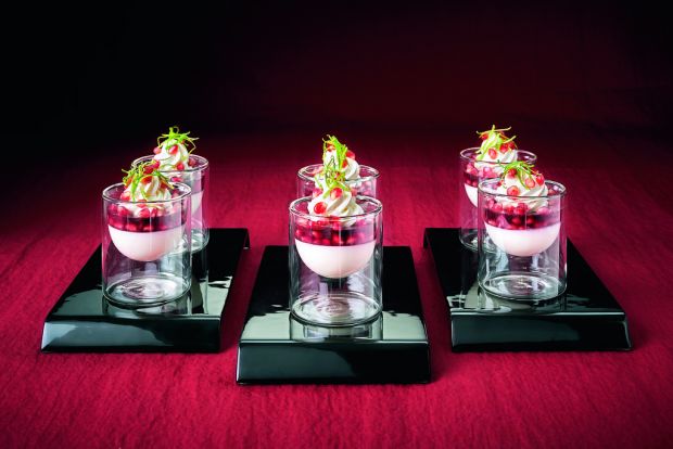 In den doppelwandigen Gläsern kommen die Joghurt-Creme mit weißer Schokolade und das Granatapfel-Kompott bestens zur Geltung. In den doppelwandigen Gläsern kommen die Joghurt-Creme mit weißer Schokolade und das Granatapfel-Kompott bestens zur Geltung.