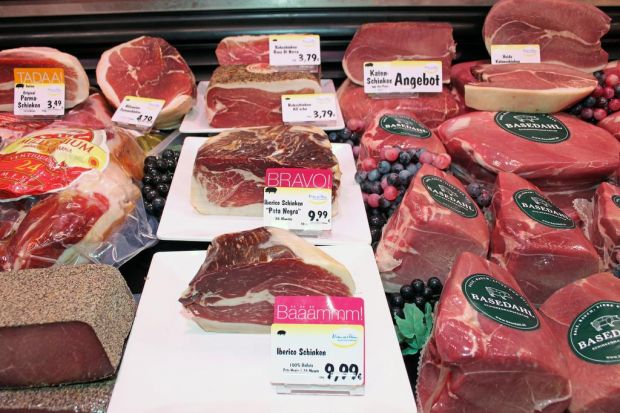 Regionales Angebot aus einer niedersächsischen Schinkenmanufaktur neben Katenschinken, Serrano Schinken oder Parmaschinken und Bauchspeck Pancetta. Regionales Angebot aus einer niedersächsischen Schinkenmanufaktur neben Katenschinken, Serrano Schinken oder Parmaschinken und Bauchspeck Pancetta.