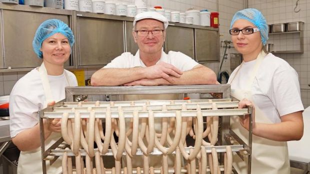 Entwickeln Rezepte, ohne dass der gewohnte Genuss dabei auf der Strecke bleibt (von links): Maria Kryger, Lutz Gumpert und Jenny Knabe. Entwickeln Rezepte, ohne dass der gewohnte Genuss dabei auf der Strecke bleibt (von links): Maria Kryger, Lutz Gumpert und Jenny Knabe.