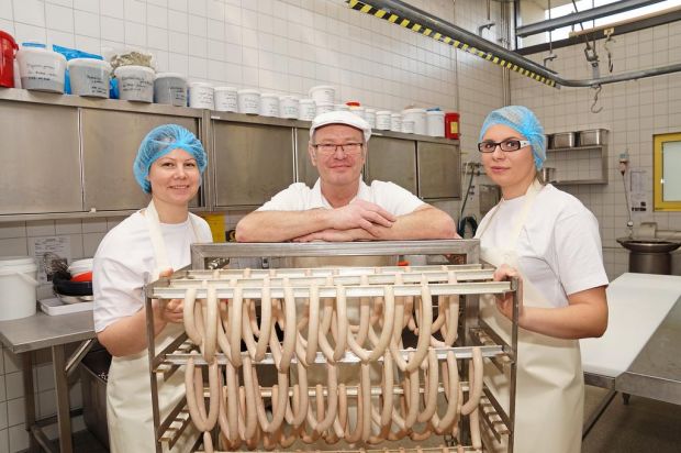 Entwickeln Rezepte, ohne dass der gewohnte Genuss dabei auf der Strecke bleibt (von links): Maria Kryger, Lutz Gumpert und Jenny Knabe. Entwickeln Rezepte, ohne dass der gewohnte Genuss dabei auf der Strecke bleibt (von links): Maria Kryger, Lutz Gumpert und Jenny Knabe.