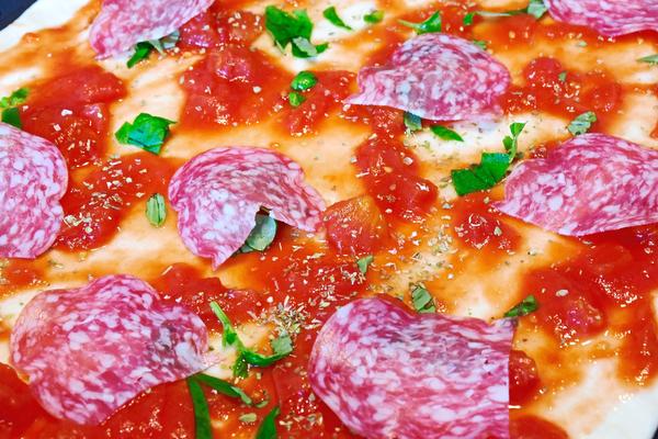 Mit der Übernahme des Salamigiganten DK-Foods will Danish Crown ganz dick ins Pizza-Geschäft einsteigen. Salami ist global gesehen einer der beliebtesten Pizza-Beläge. Mit der Übernahme des Salamigiganten DK-Foods will Danish Crown ganz dick ins Pizza-Geschäft einsteigen. Salami ist global gesehen einer der beliebtesten Pizza-Beläge.