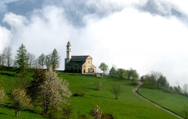 Bergkirche nach dem Regen. Bergkirche nach dem Regen.