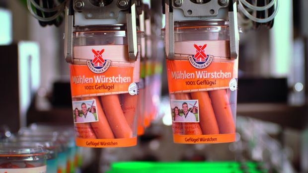 Das traditionelle Sortiment bringt mit 70 Prozent immer noch den relevantesten Anteil am Gesamtumsatz der Rügenwalder Mühle. Das traditionelle Sortiment bringt mit 70 Prozent immer noch den relevantesten Anteil am Gesamtumsatz der Rügenwalder Mühle.