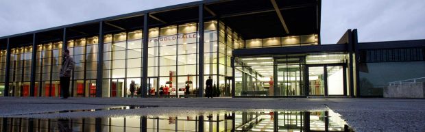 Die Rheingoldhalle in Mainz bietet eine barrierefreie Veranstaltungsfläche von 7.000 qm. Die Rheingoldhalle in Mainz bietet eine barrierefreie Veranstaltungsfläche von 7.000 qm.