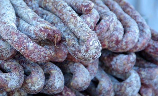 Salami im Ring. Salami im Ring.