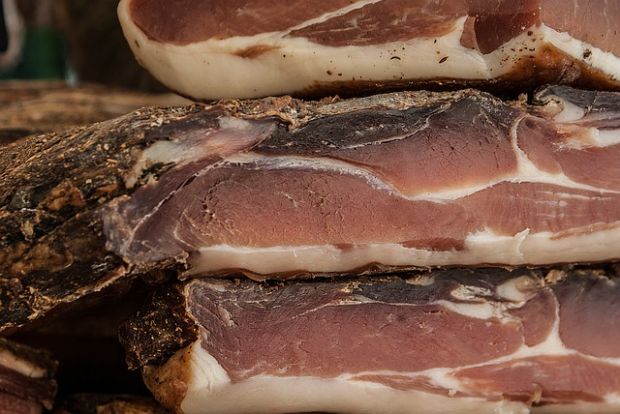 Typisch für Österreich: Schinken und Speck.
Typisch für Österreich: Schinken und Speck.