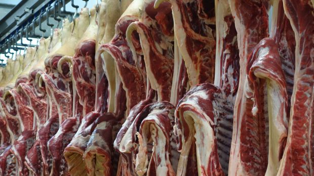 Einem saisonal kleinen Schlachtschweineangebot stand in der laufenden Marktwoche eine begrenzte Abnahmebereitschaft der Schlachthöfe gegenüber. Einem saisonal kleinen Schlachtschweineangebot stand in der laufenden Marktwoche eine begrenzte Abnahmebereitschaft der Schlachthöfe gegenüber.