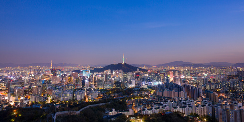 Südkoreas Hauptstadt Seoul bei Nacht. Südkoreas Hauptstadt Seoul bei Nacht.