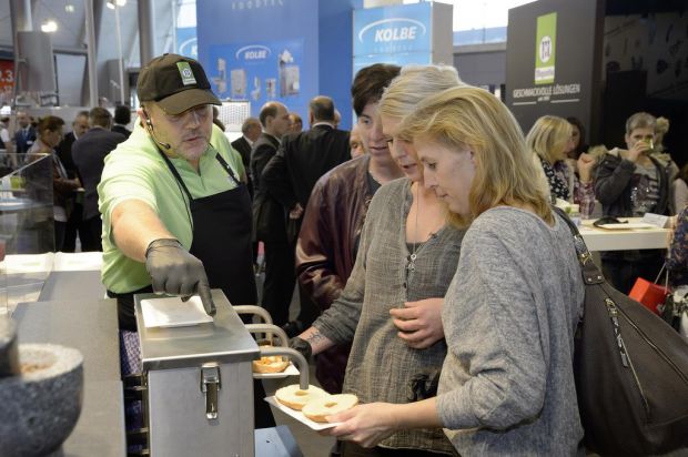 Viele auf Fachmessen gezeigte Neuheiten passen zu den Stärken der Fachgeschäfte. Viele auf Fachmessen gezeigte Neuheiten passen zu den Stärken der Fachgeschäfte.