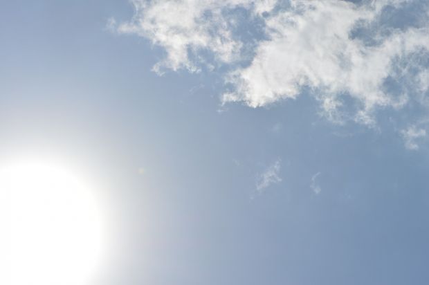 Die Hauptferienzeit und die andauernde Hitze beschränken den Handel auf das Allernötigste an Ware. Die Hauptferienzeit und die andauernde Hitze beschränken den Handel auf das Allernötigste an Ware.