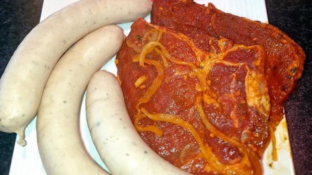 Patrick Böttel kreierte die Rezeptur für die Karl Marx Wurst nebst Schwenksteak. Patrick Böttel kreierte die Rezeptur für die Karl Marx Wurst nebst Schwenksteak.