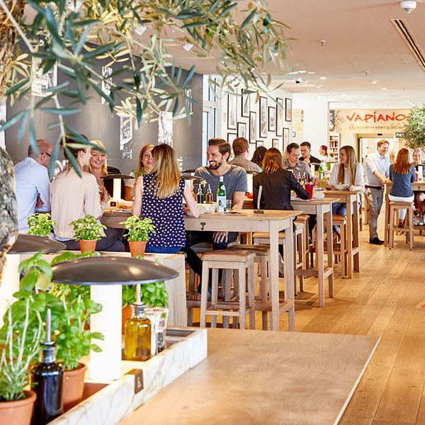 Blick in ein Vapiano-Restaurant. Blick in ein Vapiano-Restaurant.
