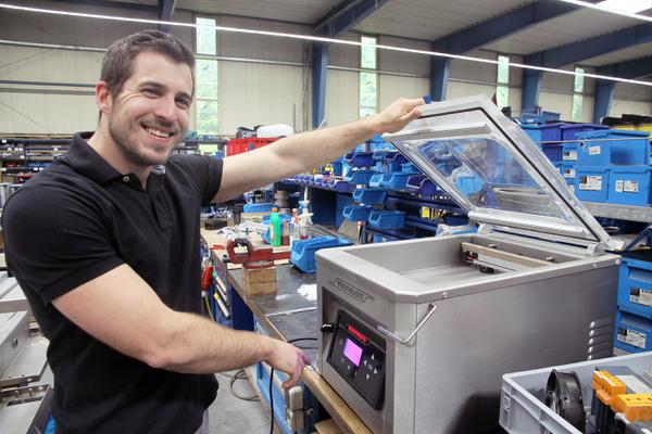 Maschinen für das Fleischerhandwerk sind ein wichtiger Absatzmarkt und zugleich eine Herausforderung für das Unternehmen. Maschinen für das Fleischerhandwerk sind ein wichtiger Absatzmarkt und zugleich eine Herausforderung für das Unternehmen.