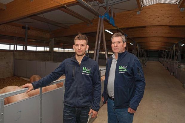 Die Nachfrage nach ihren Strohschweinen übersteigt bereits jetzt die Kapazitäten: Steffen (links) und Udo Weilepp wollen die Zahl der Mastplätze dennoch nicht erweitern. Die Nachfrage nach ihren Strohschweinen übersteigt bereits jetzt die Kapazitäten: Steffen (links) und Udo Weilepp wollen die Zahl der Mastplätze dennoch nicht erweitern.