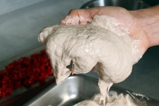 Frisch gekuttertes Brät. Frisch gekuttertes Brät.