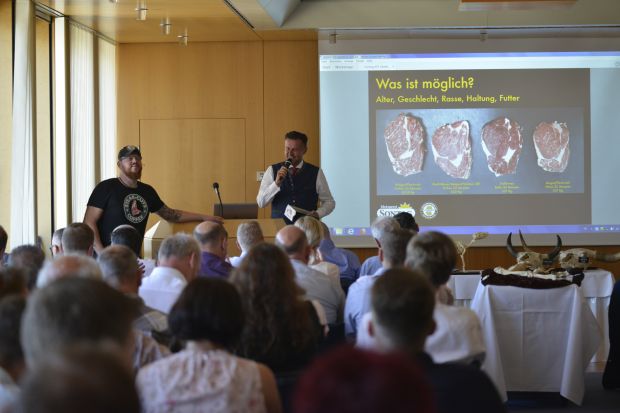 Es war die dritte afz-Akademie im Verlagshaus der afz in Frankfurt. Am 12. September ist das noch junge Veranstaltungsformat als Praxis-Workshop bei Handtmann in Biberach zu Gast. Infos folgen in Kürze. Es war die dritte afz-Akademie im Verlagshaus der afz in Frankfurt. Am 12. September ist das noch junge Veranstaltungsformat als Praxis-Workshop bei Handtmann in Biberach zu Gast. Infos folgen in Kürze.