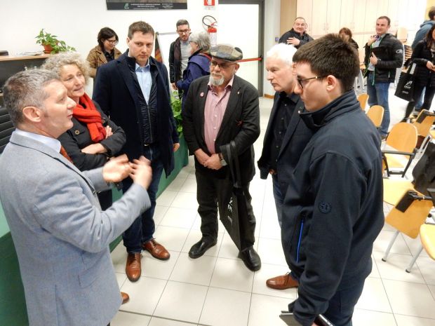 Der Austausch zwischen Metzgerpräsident Paolo Martin (links) sowie Handirk von Ungern-Sternberg, Joachim Lederer und Wolfgang Herbst gelang dank der Dolmetscherdienste von Brigitte Dindelli und dem aus Padua stammenden, bei Lederer beschäftigten Francesco Mingardo (rechts). Der Austausch zwischen Metzgerpräsident Paolo Martin (links) sowie Handirk von Ungern-Sternberg, Joachim Lederer und Wolfgang Herbst gelang dank der Dolmetscherdienste von Brigitte Dindelli und dem aus Padua stammenden, bei Lederer beschäftigten Francesco Mingardo (rechts).