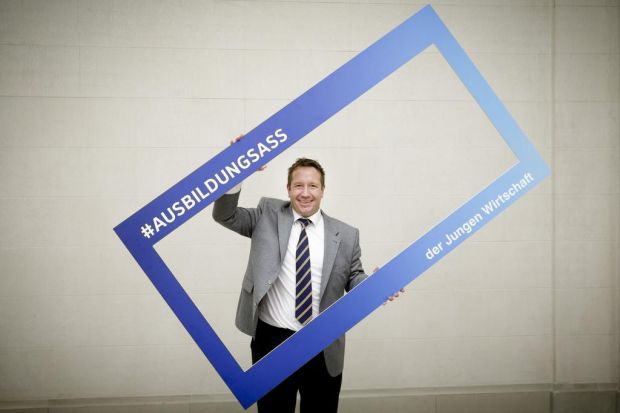 Dirk Ludwig gewinnt mit innovativen Ausbildungsmethoden neue Lehrlinge. Dirk Ludwig gewinnt mit innovativen Ausbildungsmethoden neue Lehrlinge.