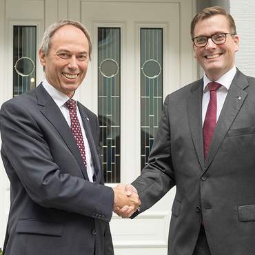 Dr. Carsten Bernoth (rechts) übernimmt beim BDSI die Nachfolge von Klaus Reingen. Dr. Carsten Bernoth (rechts) übernimmt beim BDSI die Nachfolge von Klaus Reingen.