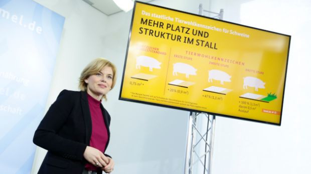 Bundesministerin Julia Klöckner stellt in Berlin die freiwilligen Kriterien für das Tierwohllabel vor. Bundesministerin Julia Klöckner stellt in Berlin die freiwilligen Kriterien für das Tierwohllabel vor.