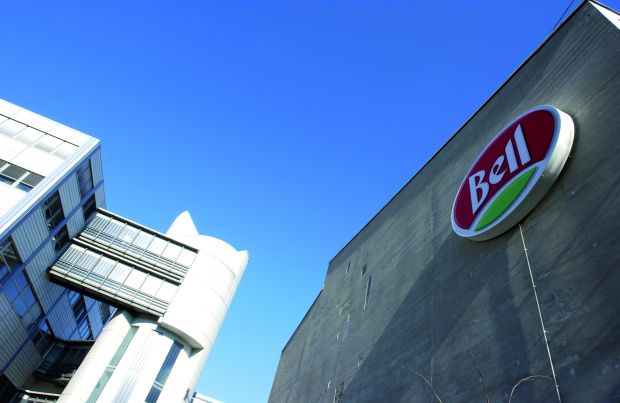 Mit rund 12.500 Mitarbeitern erwirtschaftete die Bell Food Group zuletzt einen Jahresumsatz von über 4 Mrd. CHF oder 3,6 Mrd. Euro. Mit rund 12.500 Mitarbeitern erwirtschaftete die Bell Food Group zuletzt einen Jahresumsatz von über 4 Mrd. CHF oder 3,6 Mrd. Euro.