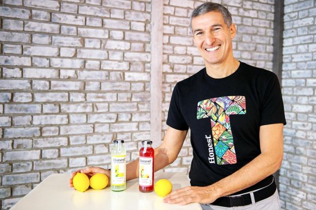 Der wirtschaftliche Erfolg von Beyond-Meat-Chef Seth Goldman nahm seinen Anfang mit der Gründung von „Honest Tea“. Im Jahr 2011 verkaufte er 40 Prozent der Anteile an Coca Cola. Der wirtschaftliche Erfolg von Beyond-Meat-Chef Seth Goldman nahm seinen Anfang mit der Gründung von „Honest Tea“. Im Jahr 2011 verkaufte er 40 Prozent der Anteile an Coca Cola.