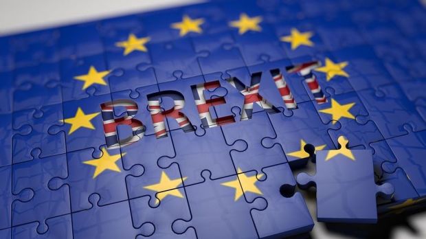 Die Briten handeln derzeit Einzelheiten mit Brüssel über die Listung als Drittstaat aus. Die Briten handeln derzeit Einzelheiten mit Brüssel über die Listung als Drittstaat aus.