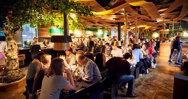 Burgerbar & Grill Peter Pane bleibt auf Expansionskurs. Burgerbar & Grill Peter Pane bleibt auf Expansionskurs.