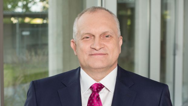 Christoph M. Schmidt ist Vorsitzender des Sachverständigenrates, dem er seit März 2009 angehört. Christoph M. Schmidt ist Vorsitzender des Sachverständigenrates, dem er seit März 2009 angehört.
