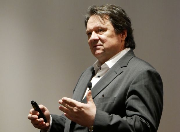Christoph Minhoff fordert dazu auf, Kommunikation neu zu denken. Christoph Minhoff fordert dazu auf, Kommunikation neu zu denken.