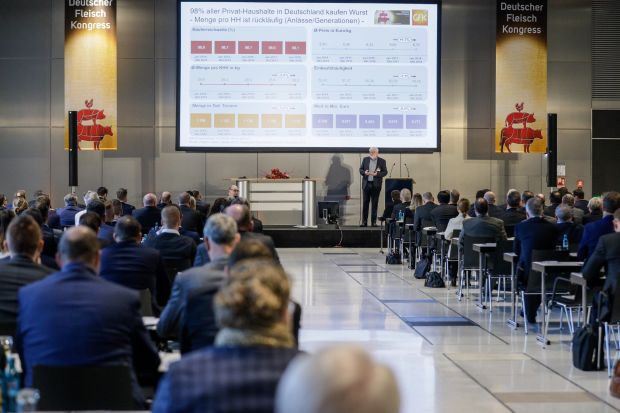 Helmut Hübsch von der GfK Consumer Panel & Services präsentiert aktuelle Zahlen zum Konsumverhalten in Deutschland. Helmut Hübsch von der GfK Consumer Panel & Services präsentiert aktuelle Zahlen zum Konsumverhalten in Deutschland.