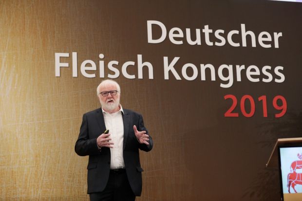 Helmut Hübsch zog zu Beginn des Deutschen Fleisch Kongresses in Wiesbaden in gewohnter Manier ein Resümee der Haushaltseinkäufe in den ersten neun Monaten des Jahres. Helmut Hübsch zog zu Beginn des Deutschen Fleisch Kongresses in Wiesbaden in gewohnter Manier ein Resümee der Haushaltseinkäufe in den ersten neun Monaten des Jahres.