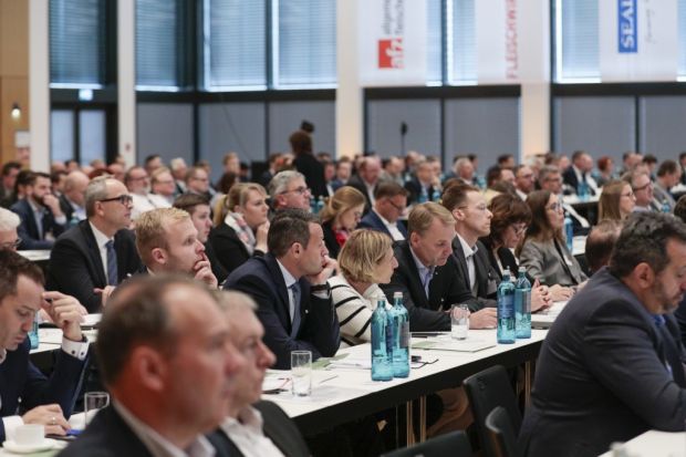 Mittendrin statt nur dabei: Rund 400 Teilnehmer aus Handwerk, Industrie und Handwerk nahmen am 14. Deutschen Fleisch Kongress teil.
Mittendrin statt nur dabei: Rund 400 Teilnehmer aus Handwerk, Industrie und Handwerk nahmen am 14. Deutschen Fleisch Kongress teil.