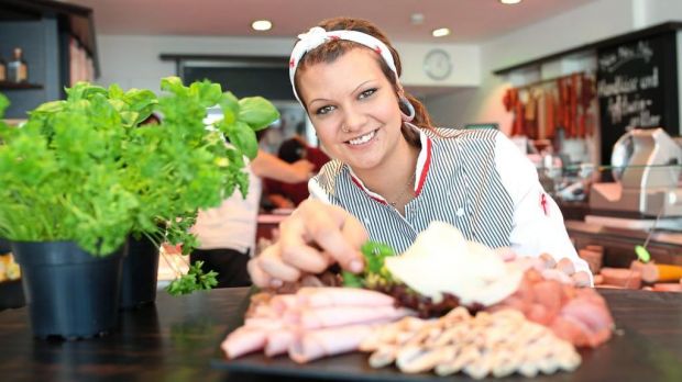 Es gibt viele offene Lehrstellen für die Ausbildung zur Fachverkäuferin im Lebensmittelhandwerk. Es gibt viele offene Lehrstellen für die Ausbildung zur Fachverkäuferin im Lebensmittelhandwerk.