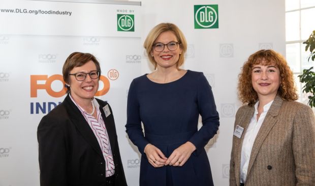 Erfolgreiche Premiere der DLG-Food Industry (von links): Simone Schiller (Geschäftsführerin DLG-Fachzentrum Lebensmittel), Julia Klöckner (Bundesministerin für Ernährung und Landwirtschaft) und Prof. Dr. Katharina Riehn (Vorsitzende des DLG-Fachzentrums Lebensmittel). Erfolgreiche Premiere der DLG-Food Industry (von links): Simone Schiller (Geschäftsführerin DLG-Fachzentrum Lebensmittel), Julia Klöckner (Bundesministerin für Ernährung und Landwirtschaft) und Prof. Dr. Katharina Riehn (Vorsitzende des DLG-Fachzentrums Lebensmittel).