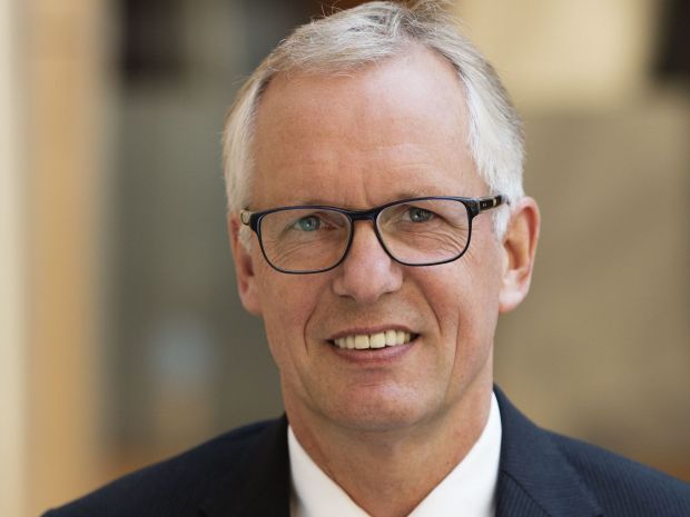 Hauptgeschäftsführer des Deutschen Raiffeisenverbands (DRV): Dr. Henning Ehlers. Hauptgeschäftsführer des Deutschen Raiffeisenverbands (DRV): Dr. Henning Ehlers.