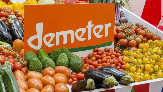 Demeter wurde in der Kategorie „Beste Nachhaltigkeitsorganisation“ mit dem Best Brands Award ausgezeichnet. Demeter wurde in der Kategorie „Beste Nachhaltigkeitsorganisation“ mit dem Best Brands Award ausgezeichnet.