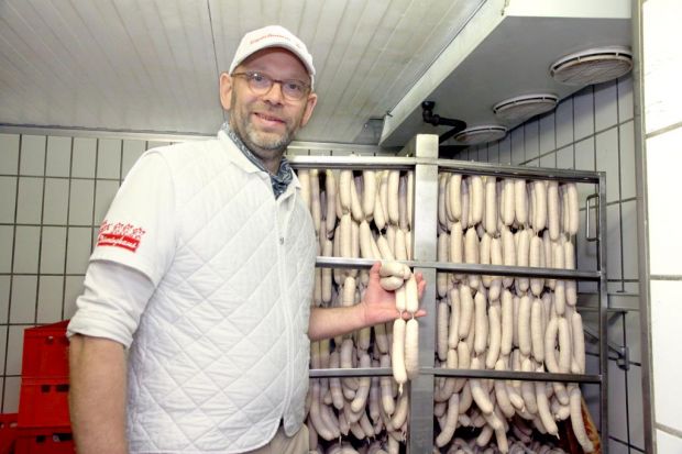 Dirk Schulz beliefert die Gastronomie im Bochumer Ruhrstadion mit seinen Currywürsten – mindestens noch bis 2022. Dirk Schulz beliefert die Gastronomie im Bochumer Ruhrstadion mit seinen Currywürsten – mindestens noch bis 2022.