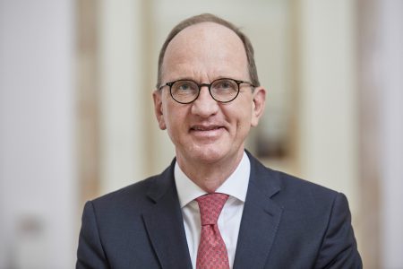 Dr. Stefan Gros ist neuer Geschäftsführer der Tönnies Holding. Dr. Stefan Gros ist neuer Geschäftsführer der Tönnies Holding.