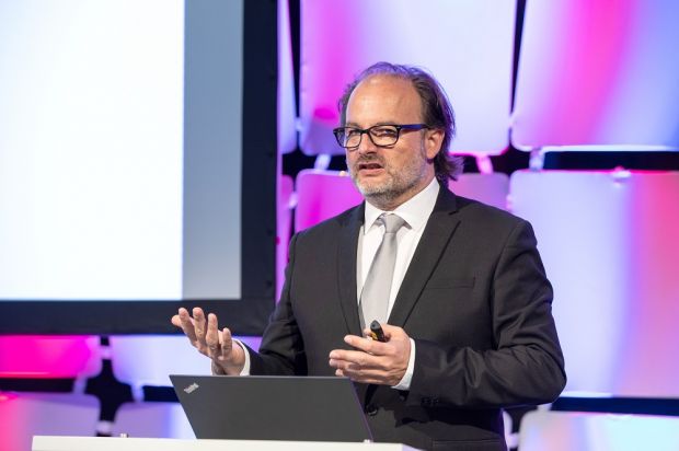 Privatdozent Dr. med Thomas Ellrott leitet seit 2007 das Institut für Ernährungspsychologie an der Georg-August-Universität in Göttingen. Privatdozent Dr. med Thomas Ellrott leitet seit 2007 das Institut für Ernährungspsychologie an der Georg-August-Universität in Göttingen.