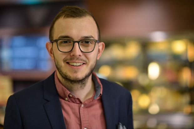 Stefan Wenisch gibt seinen Kunden wertvolle und vertrauensstiftende Infos über Fleisch. Stefan Wenisch gibt seinen Kunden wertvolle und vertrauensstiftende Infos über Fleisch.