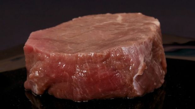 Polnische Schlachthäuser produzieren jährlich etwa 560.000 t Rindfleisch, 85 Prozent davon gehen ins Ausland. Polnische Schlachthäuser produzieren jährlich etwa 560.000 t Rindfleisch, 85 Prozent davon gehen ins Ausland.