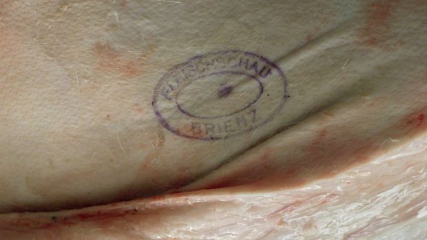 Die Analyse der Fleischkontrolle hat ergeben, dass die Veterinäre ihre Aufgaben in den Schlachtbetrieben nicht immer erfüllen. Die Analyse der Fleischkontrolle hat ergeben, dass die Veterinäre ihre Aufgaben in den Schlachtbetrieben nicht immer erfüllen.