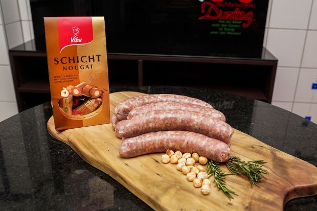 Verfeinert mit Haselnüssen: Nougathersteller Viba lieferte die Idee und sorgt für den Rohstoff für die herzhaft knackige Haselnussbratwurst der Fleischerei During. Verfeinert mit Haselnüssen: Nougathersteller Viba lieferte die Idee und sorgt für den Rohstoff für die herzhaft knackige Haselnussbratwurst der Fleischerei During.